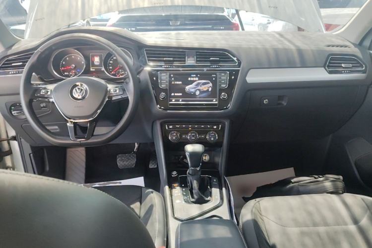 Used Volkswagen Tiguan L 2018 330TSI Automatic Two-Wheel Drive Luxury Edition Center Console