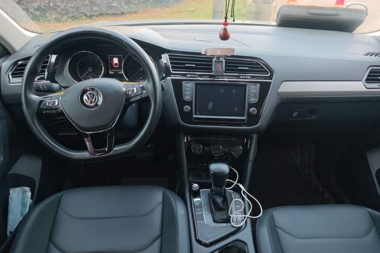 Used Volkswagen Tiguan L 2018 330TSI Automatic Two-Wheel Drive Comfort Edition Center Console
