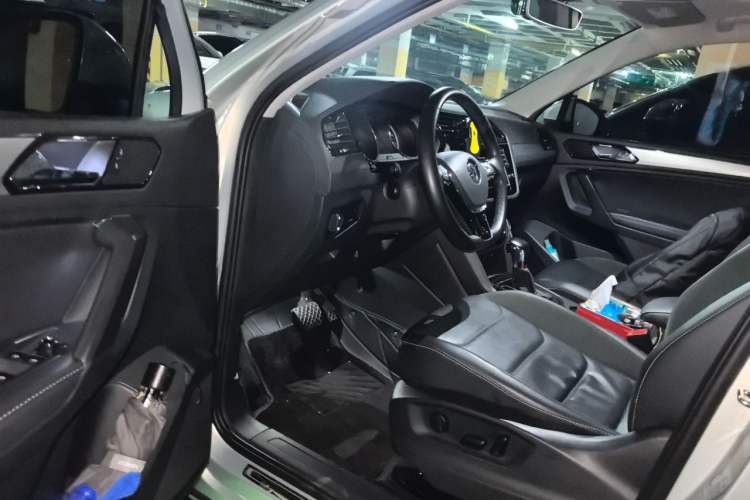 Used Volkswagen Tiguan L 2018 330TSI Automatic Two-Wheel Drive Luxury Edition Driver Seat