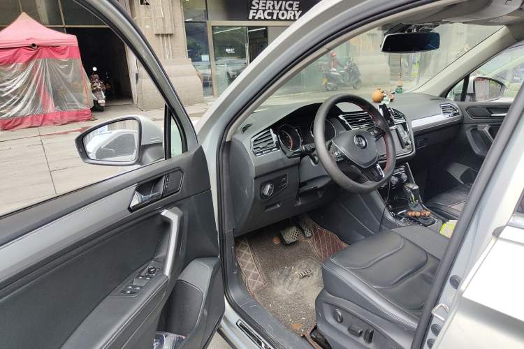 Used Volkswagen Tiguan L 2018 330TSI Automatic Two-Wheel Drive Luxury Edition Driver Seat