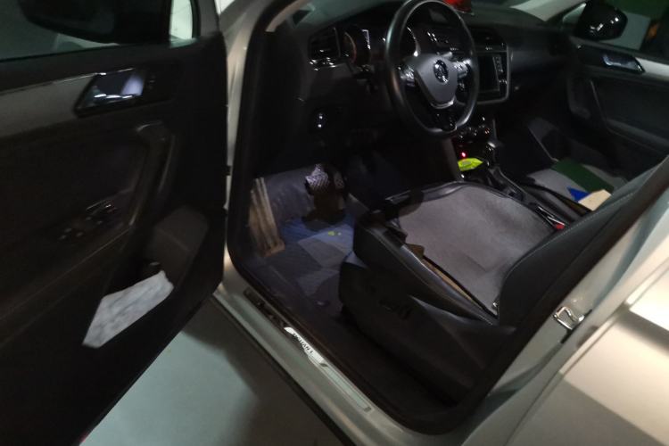 Used Volkswagen Tiguan L 2018 330TSI Automatic Two-Wheel Drive Luxury Edition Driver Seat