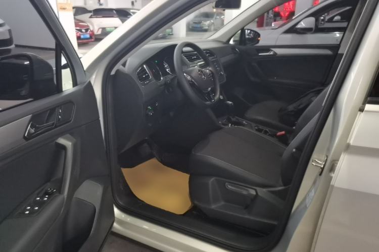 Used Volkswagen Tiguan L 2018 330TSI Automatic Two-Wheel Drive Luxury Edition Driver Seat