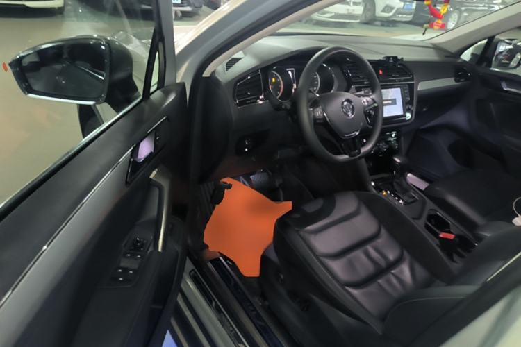 Used Volkswagen Tiguan L 2018 380TSI Automatic All-Wheel Drive Luxury Edition Driver Seat