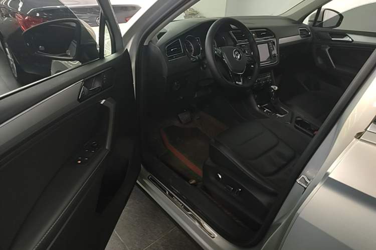 Used Volkswagen Tiguan L 2018 330TSI Automatic Two-Wheel Drive Luxury Edition Driver Seat