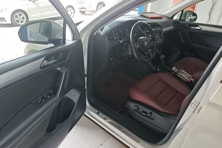 Used Volkswagen Tiguan L 2018 330TSI Automatic Two-Wheel Drive Luxury Edition Driver Seat
