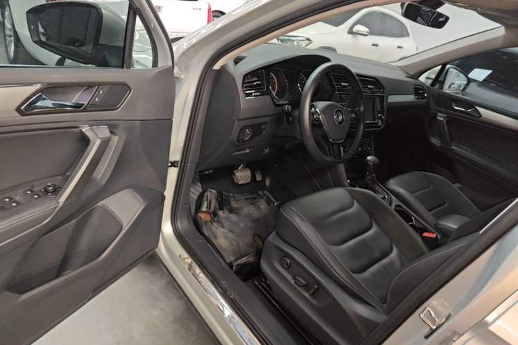 Used Volkswagen Tiguan L 2018 330TSI Automatic Two-Wheel Drive Luxury Edition Driver Seat