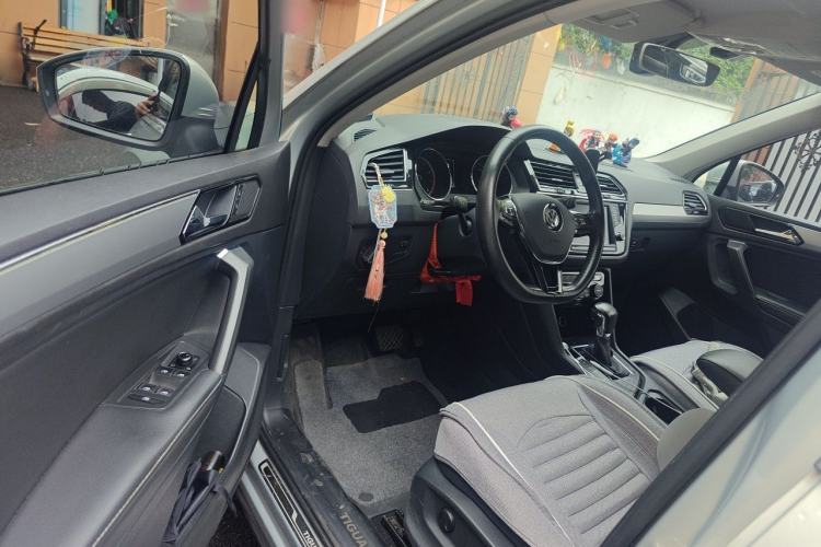 Used Volkswagen Tiguan L 2018 330TSI Automatic Two-Wheel Drive Luxury Edition Driver Seat