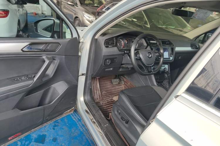 Used Volkswagen Tiguan L 2018 330TSI Automatic Two-Wheel Drive Luxury Edition Driver Seat