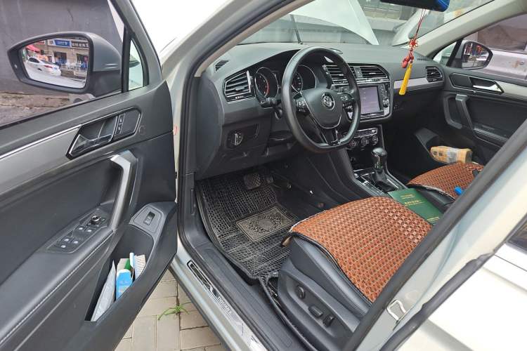 Used Volkswagen Tiguan L 2018 380TSI Automatic All-Wheel Drive Luxury Edition Driver Seat