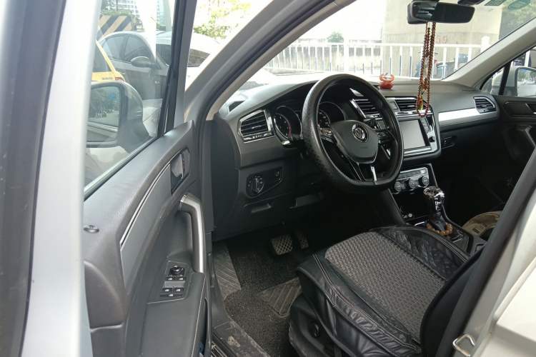 Used Volkswagen Tiguan L 2018 Facelift 330TSI Automatic Two-Wheel Drive Luxury Edition Driver Seat