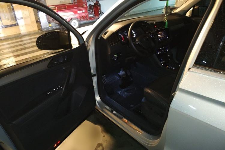 Used Volkswagen Tiguan L 2018 280TSI Automatic Two-Wheel Drive Comfort Edition Driver Seat