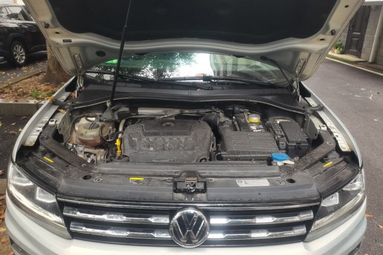 Used Volkswagen Tiguan L 2018 330TSI Automatic Two-Wheel Drive Luxury Edition Engine Bay
