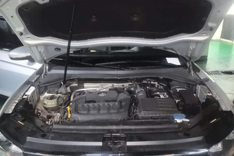 Used Volkswagen Tiguan L 2018 330TSI Automatic Two-Wheel Drive Luxury Edition Engine Bay