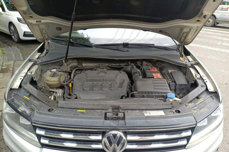 Used Volkswagen Tiguan L 2018 330TSI Automatic Two-Wheel Drive Luxury Edition Engine Bay