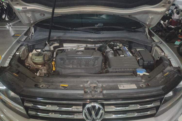 Used Volkswagen Tiguan L 2018 330TSI Automatic Two-Wheel Drive Luxury Edition Engine Bay