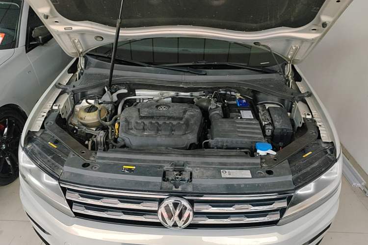 Used Volkswagen Tiguan L 2018 330TSI Automatic Two-Wheel Drive Luxury Edition Engine Bay
