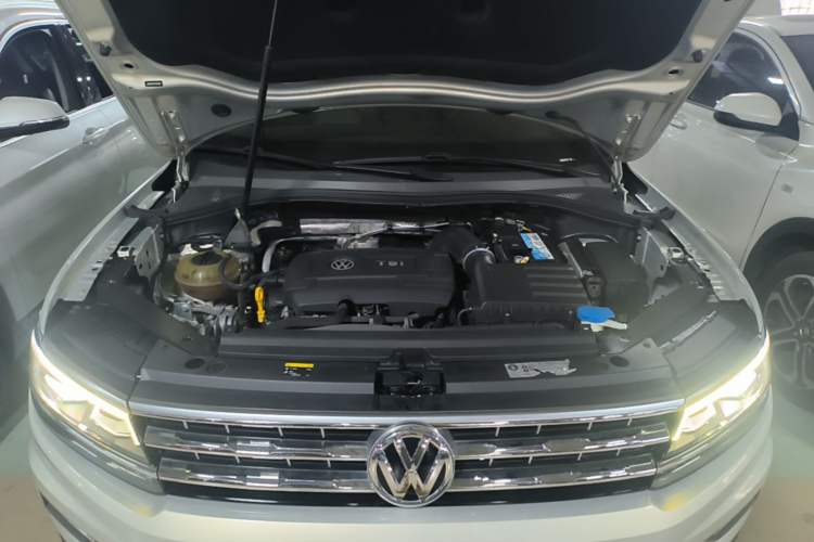 Used Volkswagen Tiguan L 2018 380TSI Automatic All-Wheel Drive Luxury Edition Engine Bay