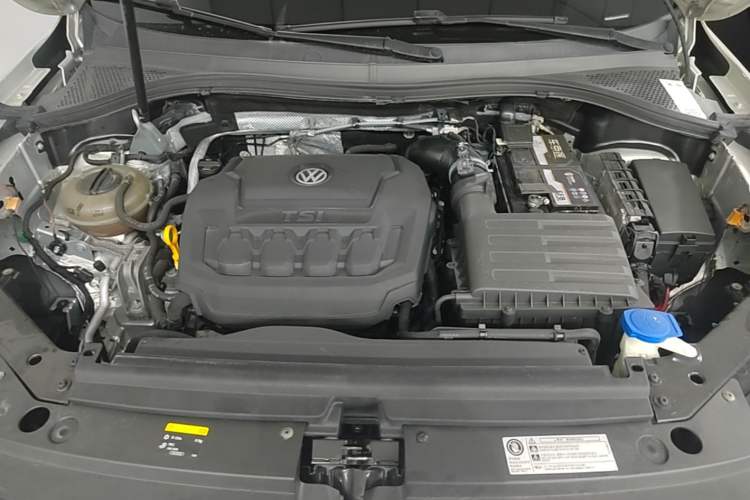 Used Volkswagen Tiguan L 2018 330TSI Automatic Two-Wheel Drive Luxury Edition Engine Bay