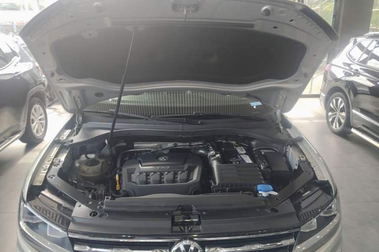 Used Volkswagen Tiguan L 2018 330TSI Automatic Two-Wheel Drive Luxury Edition Engine Bay