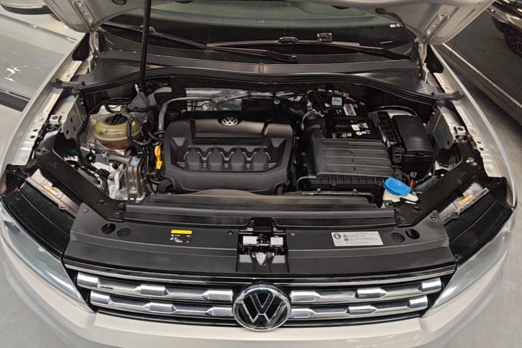 Used Volkswagen Tiguan L 2018 330TSI Automatic Two-Wheel Drive Luxury Edition Engine Bay