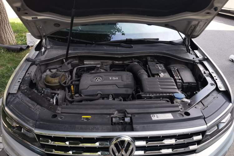 Used Volkswagen Tiguan L 2018 380TSI Automatic All-Wheel Drive Luxury Edition Engine Bay