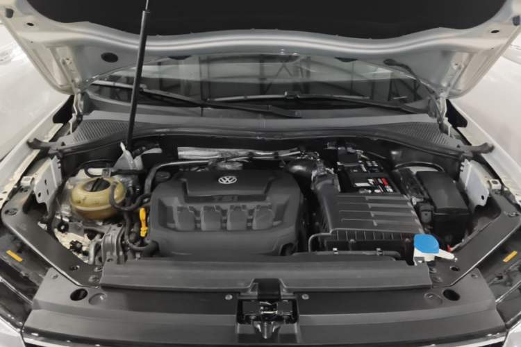 Used Volkswagen Tiguan L 2018 330TSI Automatic Two-Wheel Drive Luxury Edition Engine Bay
