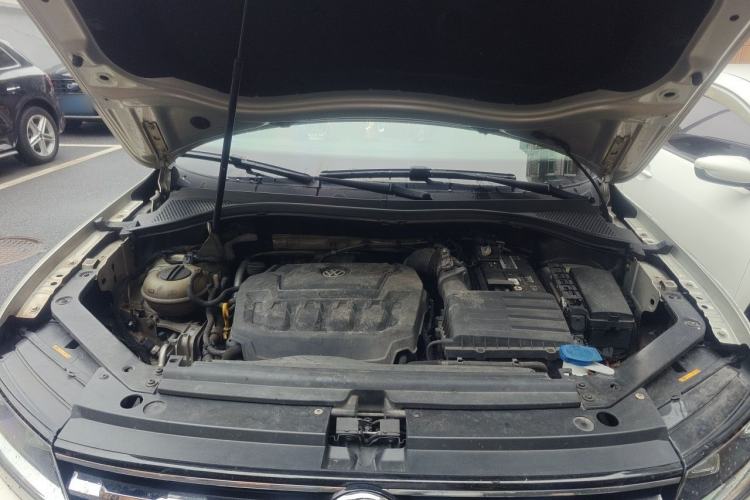 Used Volkswagen Tiguan L 2018 330TSI Automatic Two-Wheel Drive Luxury Edition Engine Bay