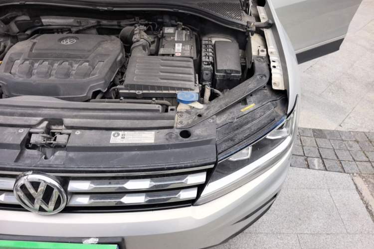 Used Volkswagen Tiguan L 2018 330TSI Automatic Two-Wheel Drive Luxury Edition Engine Bay Left