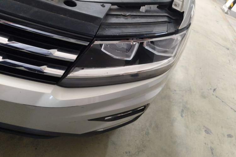 Used Volkswagen Tiguan L 2018 330TSI Automatic Two-Wheel Drive Luxury Edition Engine Bay Left
