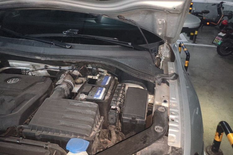 Used Volkswagen Tiguan L 2018 330TSI Automatic Two-Wheel Drive Luxury Edition Engine Bay Left