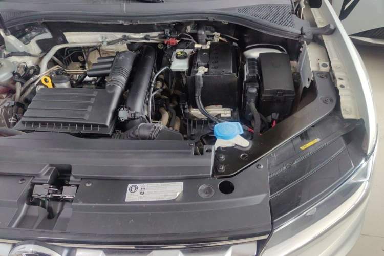 Used Volkswagen Tiguan L 2018 280TSI Automatic Two-Wheel Drive Comfort Edition Engine Bay Left