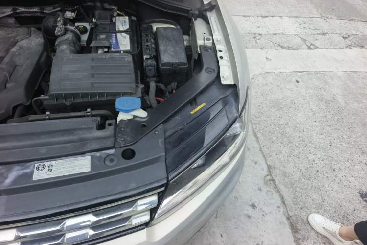 Used Volkswagen Tiguan L 2018 Facelift 330TSI Automatic Two-Wheel Drive Luxury Edition Engine Bay Left