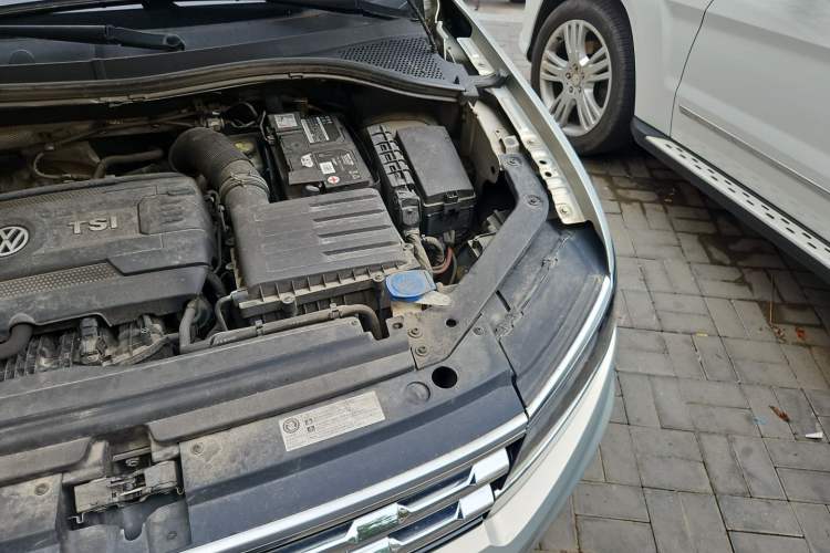 Used Volkswagen Tiguan L 2018 380TSI Automatic All-Wheel Drive Luxury Edition Engine Bay Left