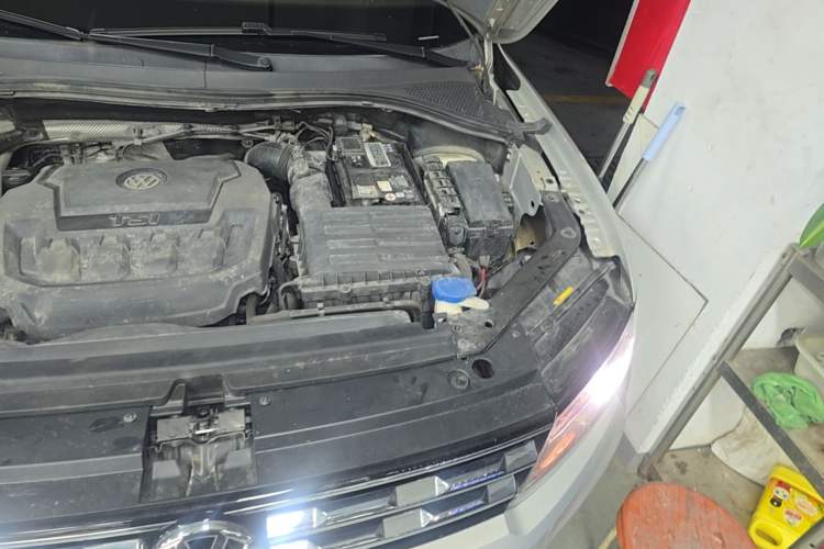 Used Volkswagen Tiguan L 2018 330TSI Automatic Two-Wheel Drive Luxury Edition Engine Bay Left