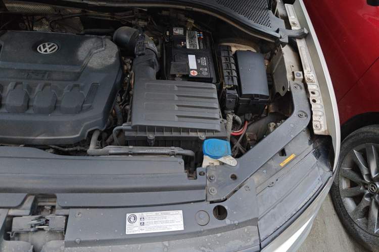Used Volkswagen Tiguan L 2018 330TSI Automatic Two-Wheel Drive Luxury Edition Engine Bay Left