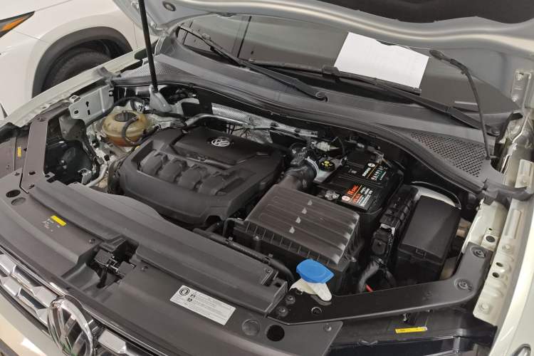 Used Volkswagen Tiguan L 2018 330TSI Automatic Two-Wheel Drive Luxury Edition Engine Bay