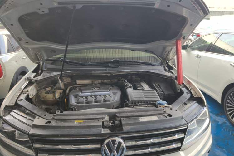 Used Volkswagen Tiguan L 2018 330TSI Automatic Two-Wheel Drive Luxury Edition Engine Bay