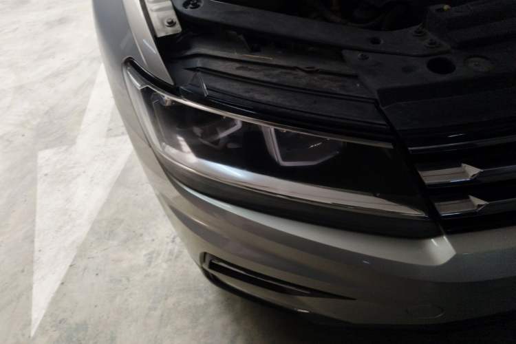 Used Volkswagen Tiguan L 2018 330TSI Automatic Two-Wheel Drive Luxury Edition Engine Bay Right