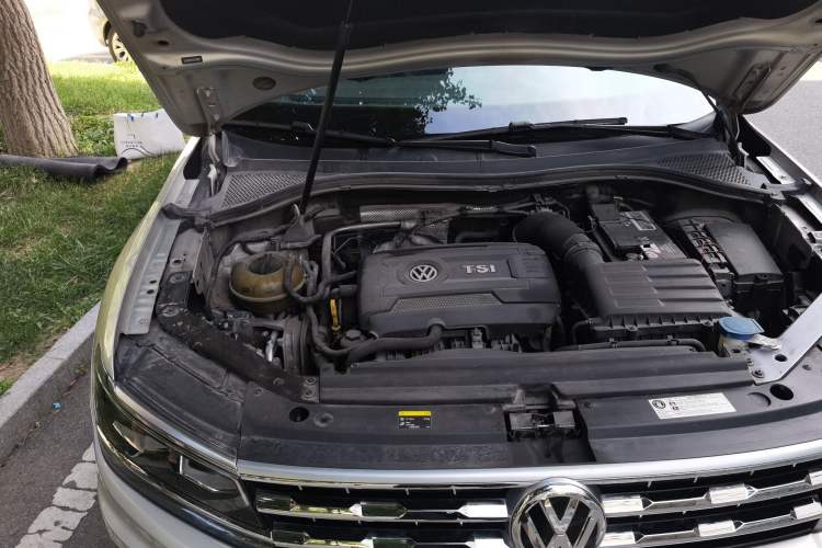 Used Volkswagen Tiguan L 2018 380TSI Automatic All-Wheel Drive Luxury Edition Engine Bay Right