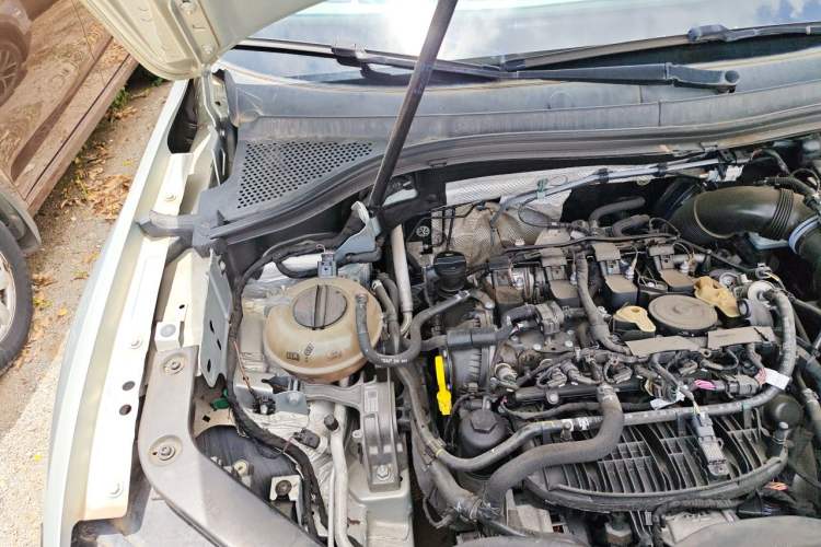 Used Volkswagen Tiguan L 2018 330TSI Automatic Two-Wheel Drive Comfort Edition Engine Bay Right