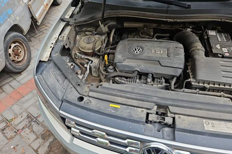 Used Volkswagen Tiguan L 2018 380TSI Automatic All-Wheel Drive Luxury Edition Engine Bay Right