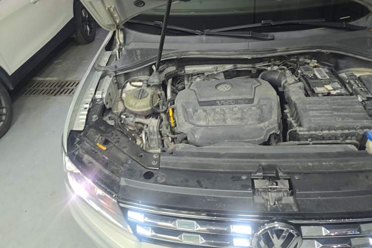 Used Volkswagen Tiguan L 2018 330TSI Automatic Two-Wheel Drive Luxury Edition Engine Bay Right
