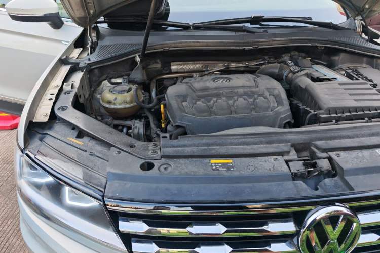 Used Volkswagen Tiguan L 2018 330TSI Automatic Two-Wheel Drive Comfort Edition Engine Bay Right