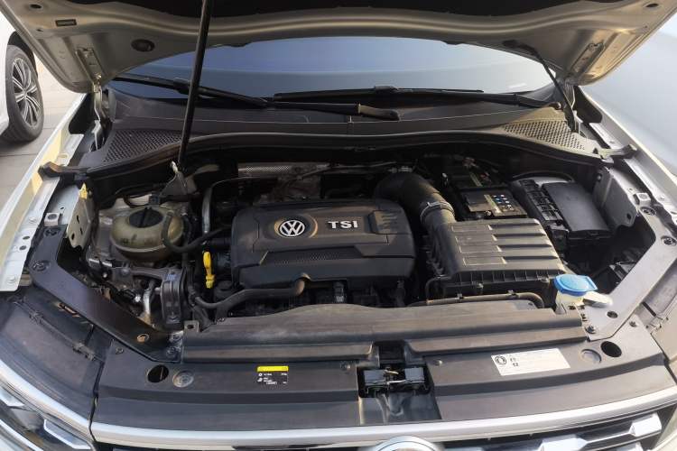 Used Volkswagen Tiguan L 2018 380TSI Automatic All-Wheel Drive Luxury Edition Engine Bay