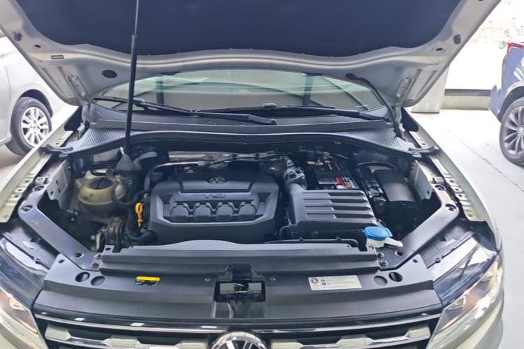 Used Volkswagen Tiguan L 2018 Revised Version 330TSI Automatic Two-Wheel Drive Comfort Edition Engine Bay