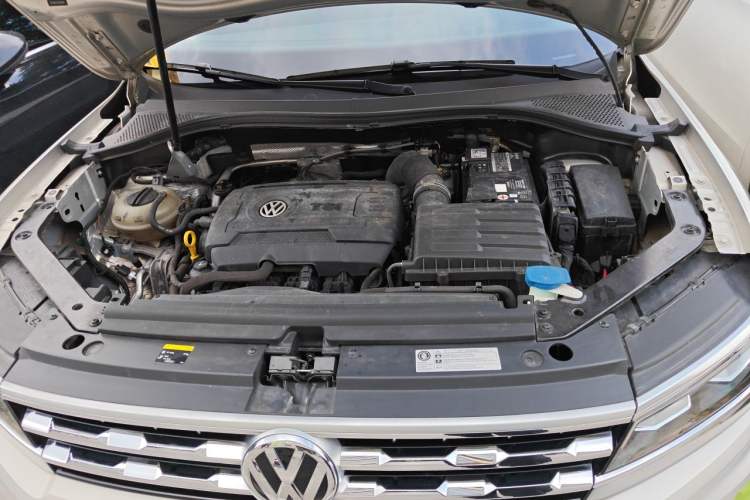 Used Volkswagen Tiguan L 2018 380TSI Automatic All-Wheel Drive Luxury Edition Engine Bay