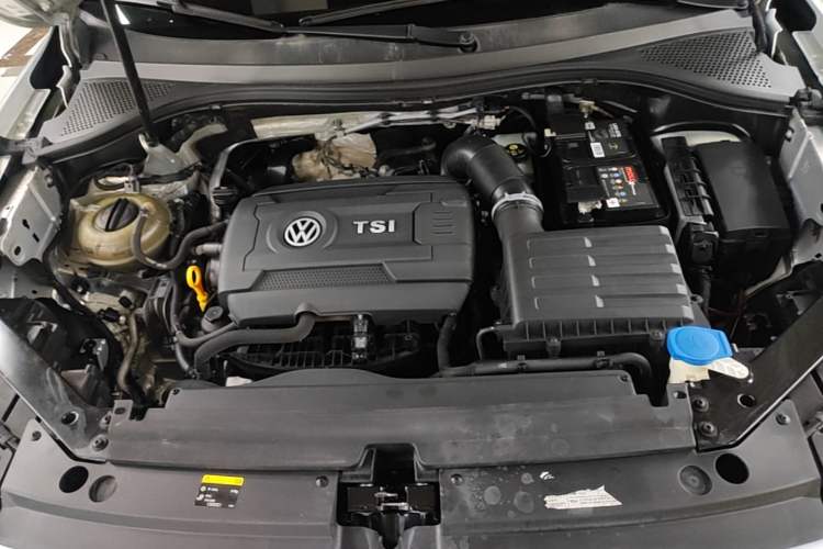 Used Volkswagen Tiguan L 2018 380TSI Automatic All-Wheel Drive Flagship Edition Engine Bay