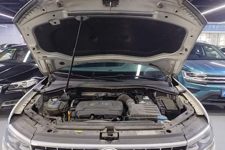 Used Volkswagen Tiguan L 2018 380TSI Automatic All-Wheel Drive Flagship Edition Engine Bay