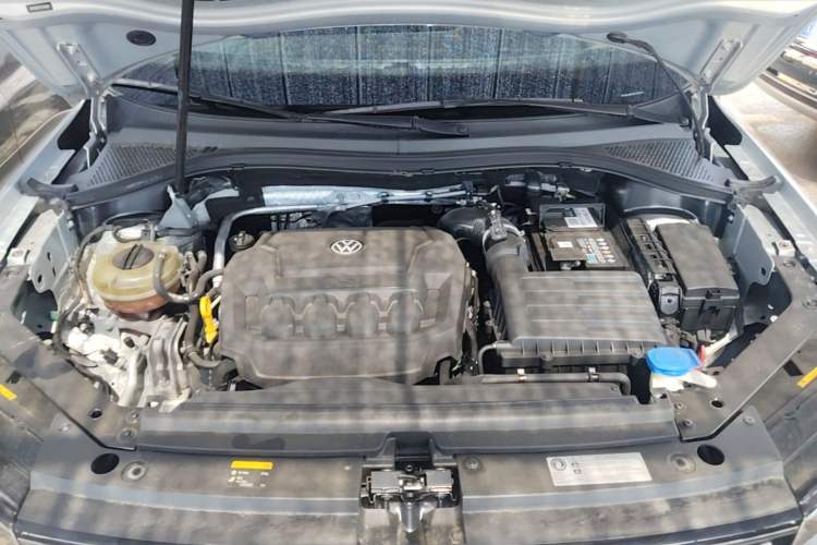 Used Volkswagen Tiguan L 2018 330TSI Automatic Two-Wheel Drive Luxury Edition Engine Bay