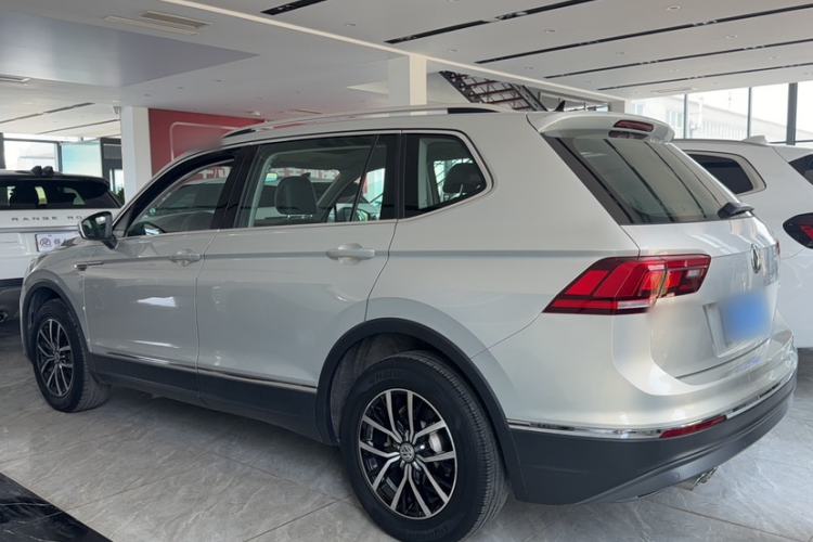 Used Volkswagen Tiguan L 2018 330TSI Automatic Two-Wheel Drive Luxury Edition Exterior 1